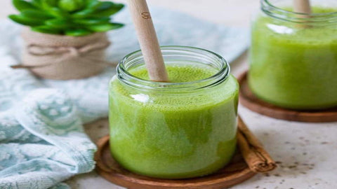 ENERGY BOOSTING GREEN SMOOTHIE